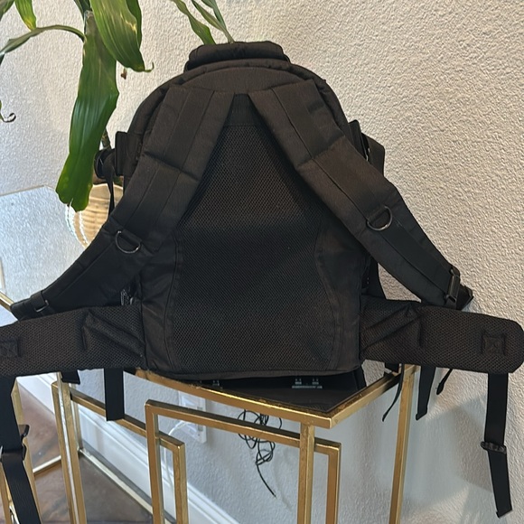 Click Camera hiking backpack. Like new condition - Picture 2 of 9